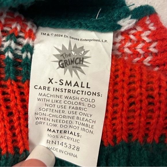 Host pick🎉Grinch size X-small pet sweater, super cute NWT - Picture 2 of 9